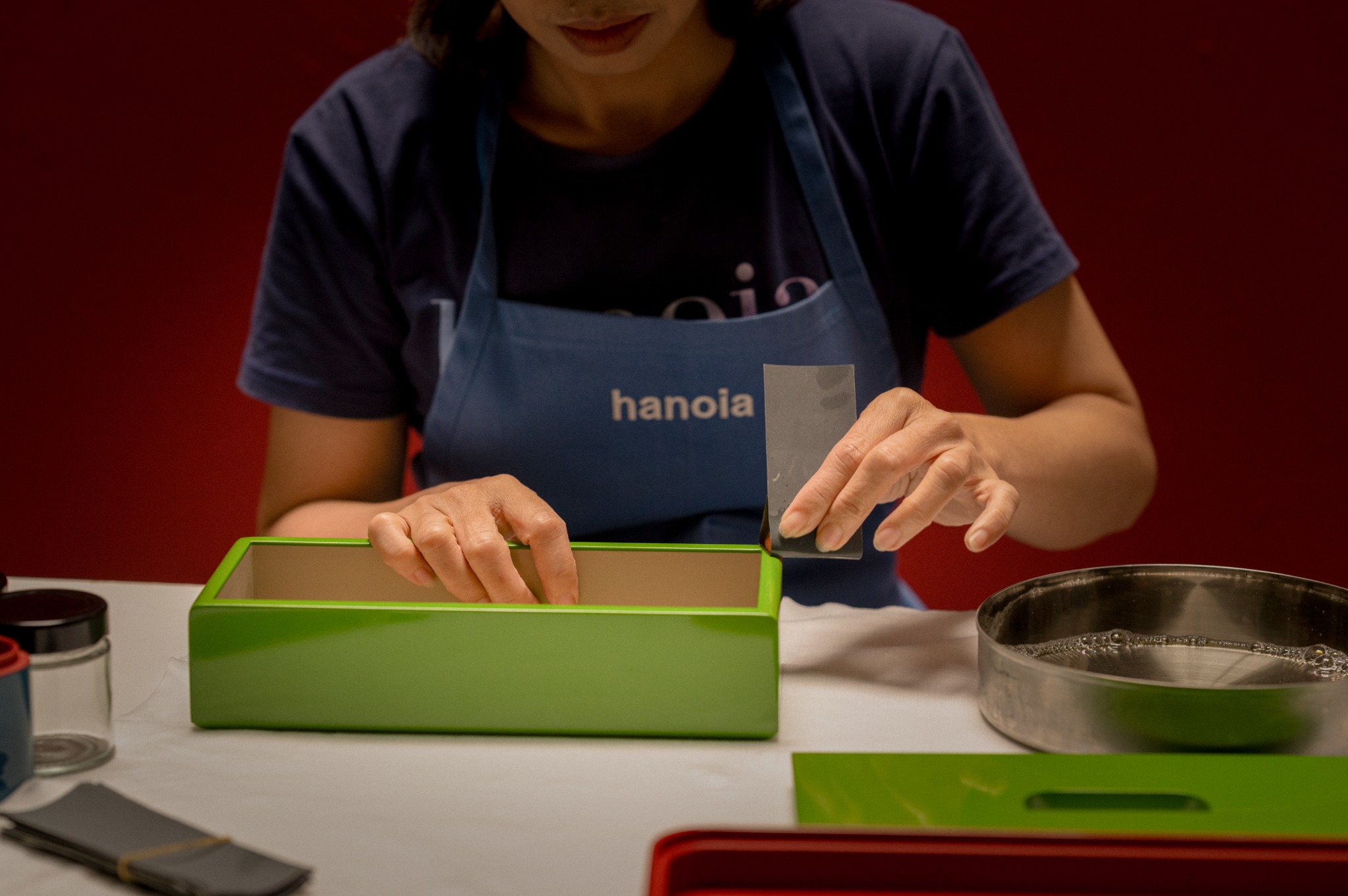 Hanoia artisan crafting lacquer