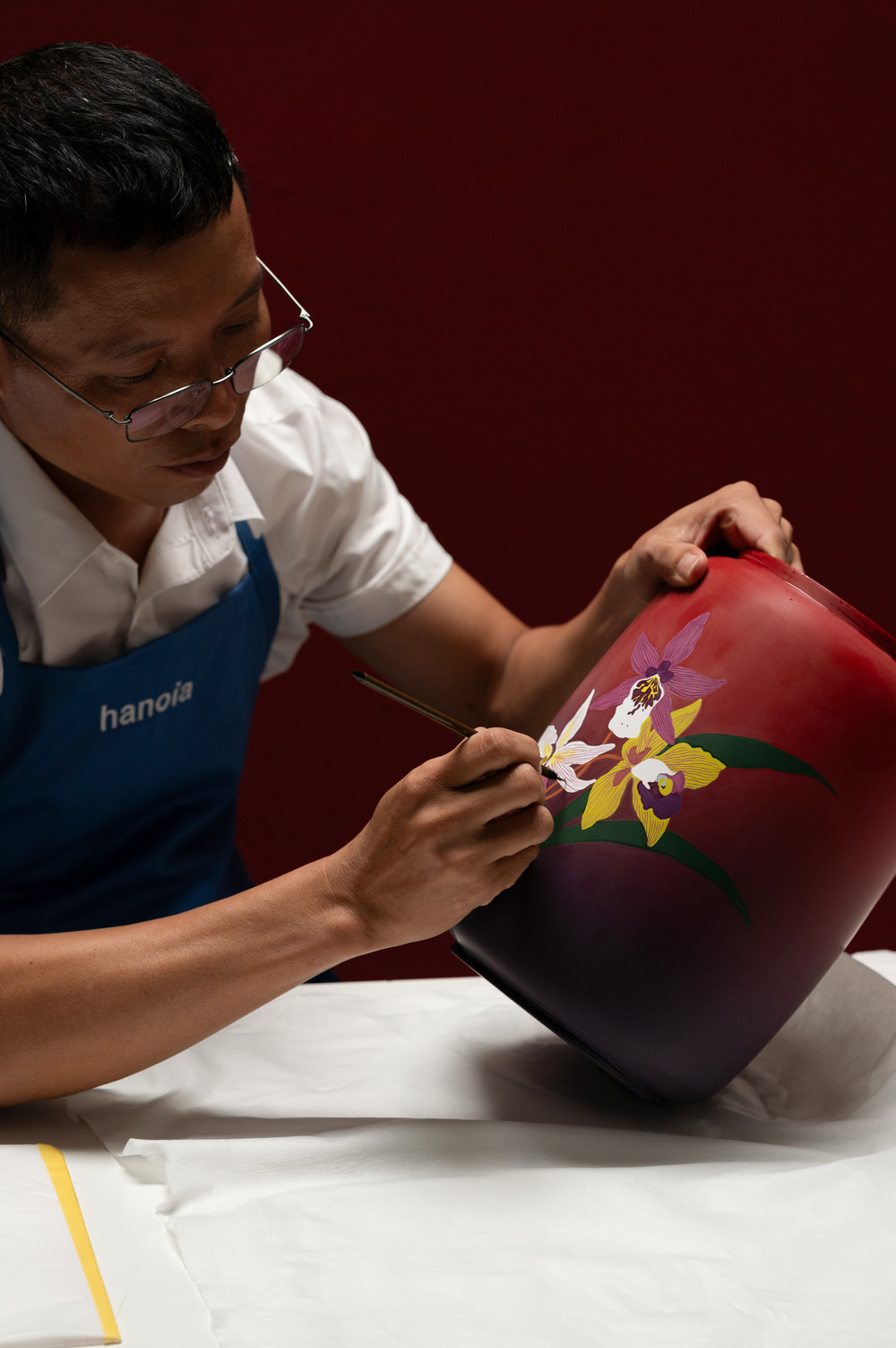 Artisan working in the lacquer tradition of Ha Thai village